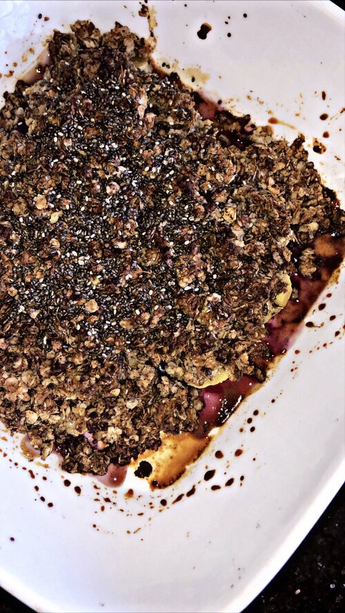 BANANA AND BLUEBERRY OAT CRUMBLE