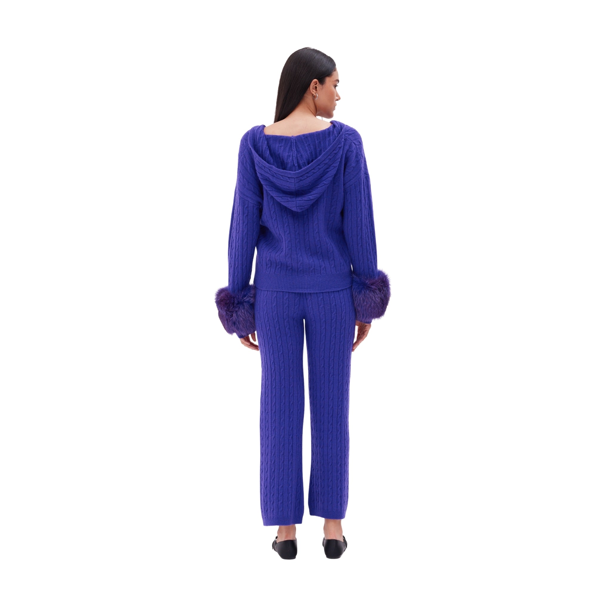 Travel Ready Knits – IZAAK AZANEI